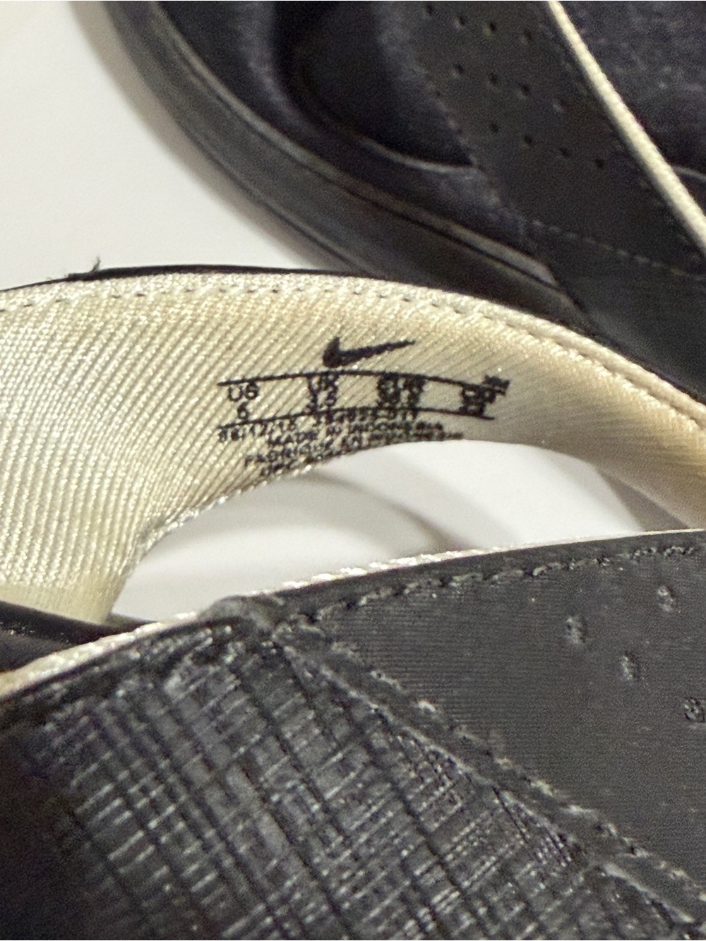 Nike Black and White Women's Thong Sandals - Picture 4 of 5